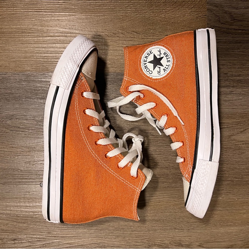 Converse Chuck Taylor - Women’s-7.5 Men’s- 5.5